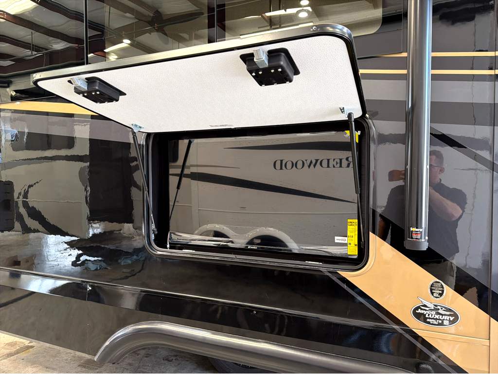 2027 JAYCO PINNACLE 32RLTS - Image 5