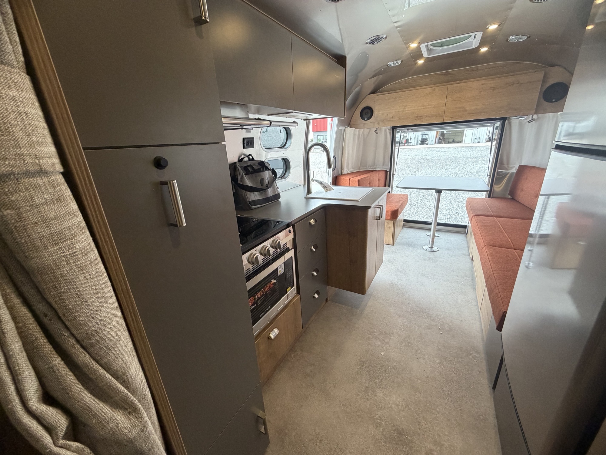 2027 AIRSTREAM TRADE WIND 27FBT - Image 3