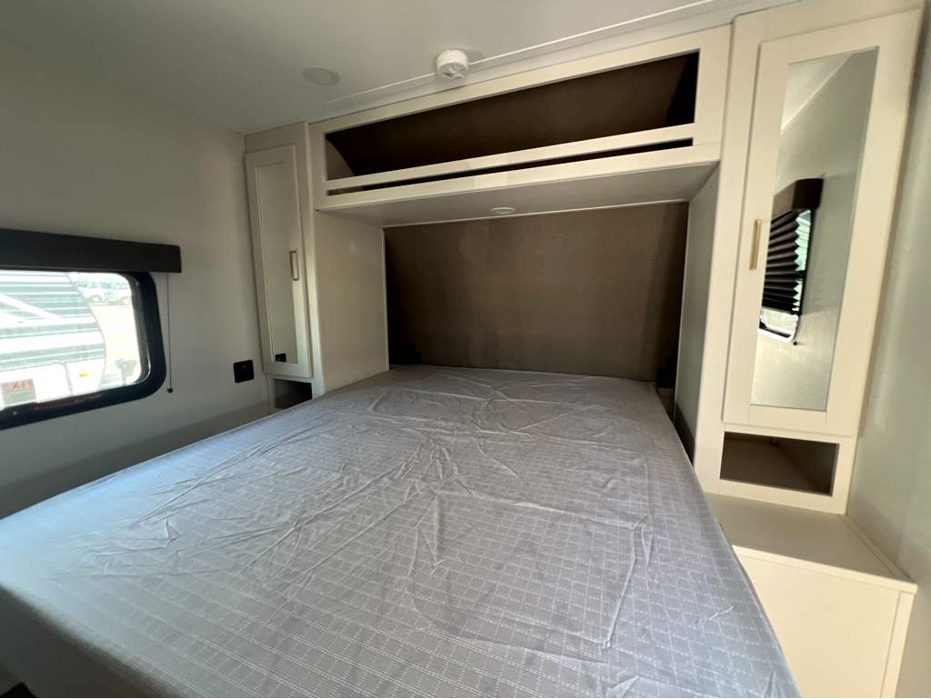2027 GRAND DESIGN TRANSCEND 24BHX - Image 21
