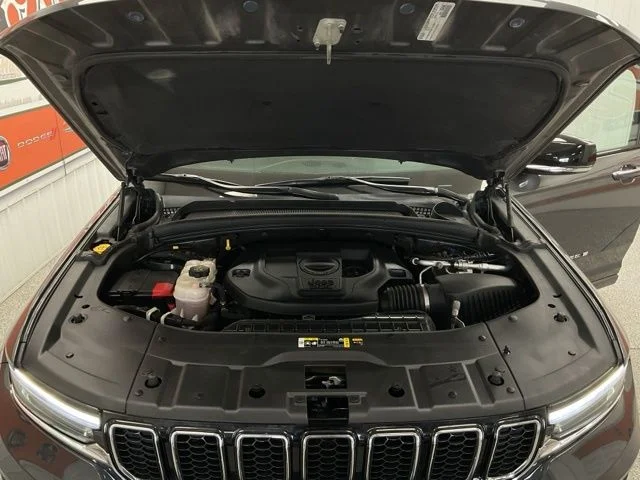 2022 Jeep Grand-Cherokee-L Laredo Altitude 4x4 - Image 22