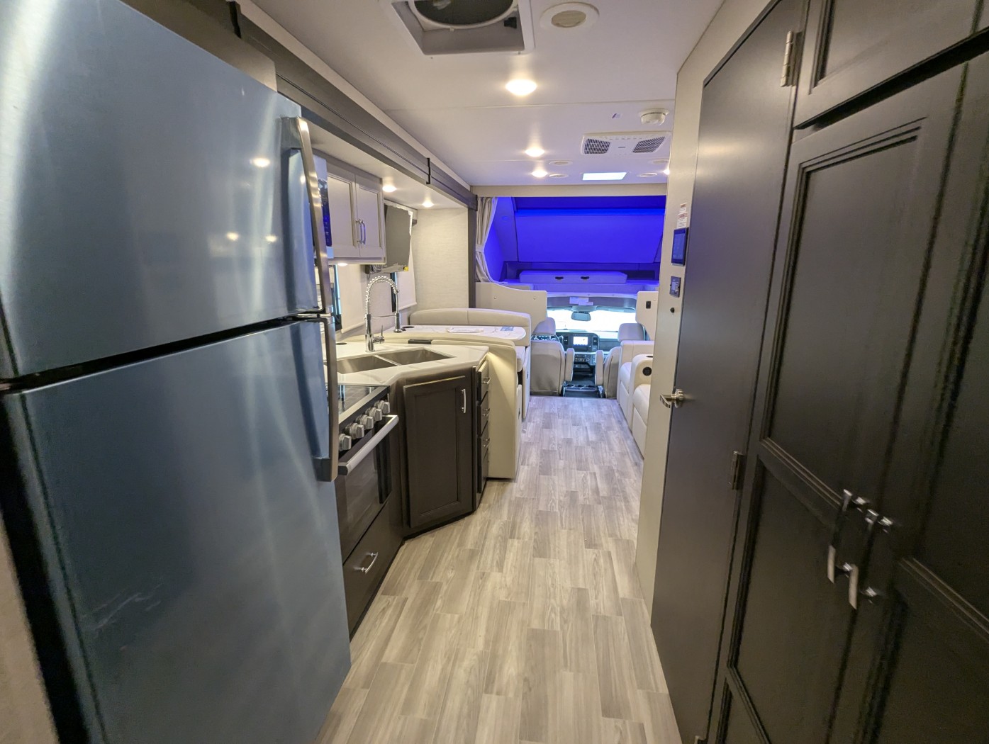 2026 Thor Motor Coach Omni Trail