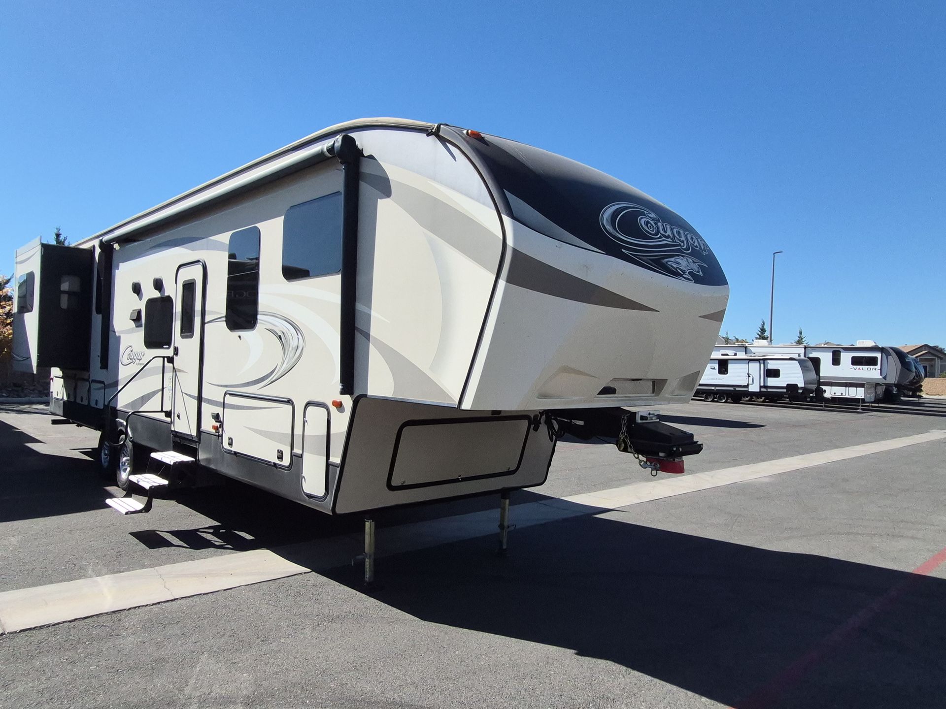 2017 Keystone Cougar 326RDS - Image 3
