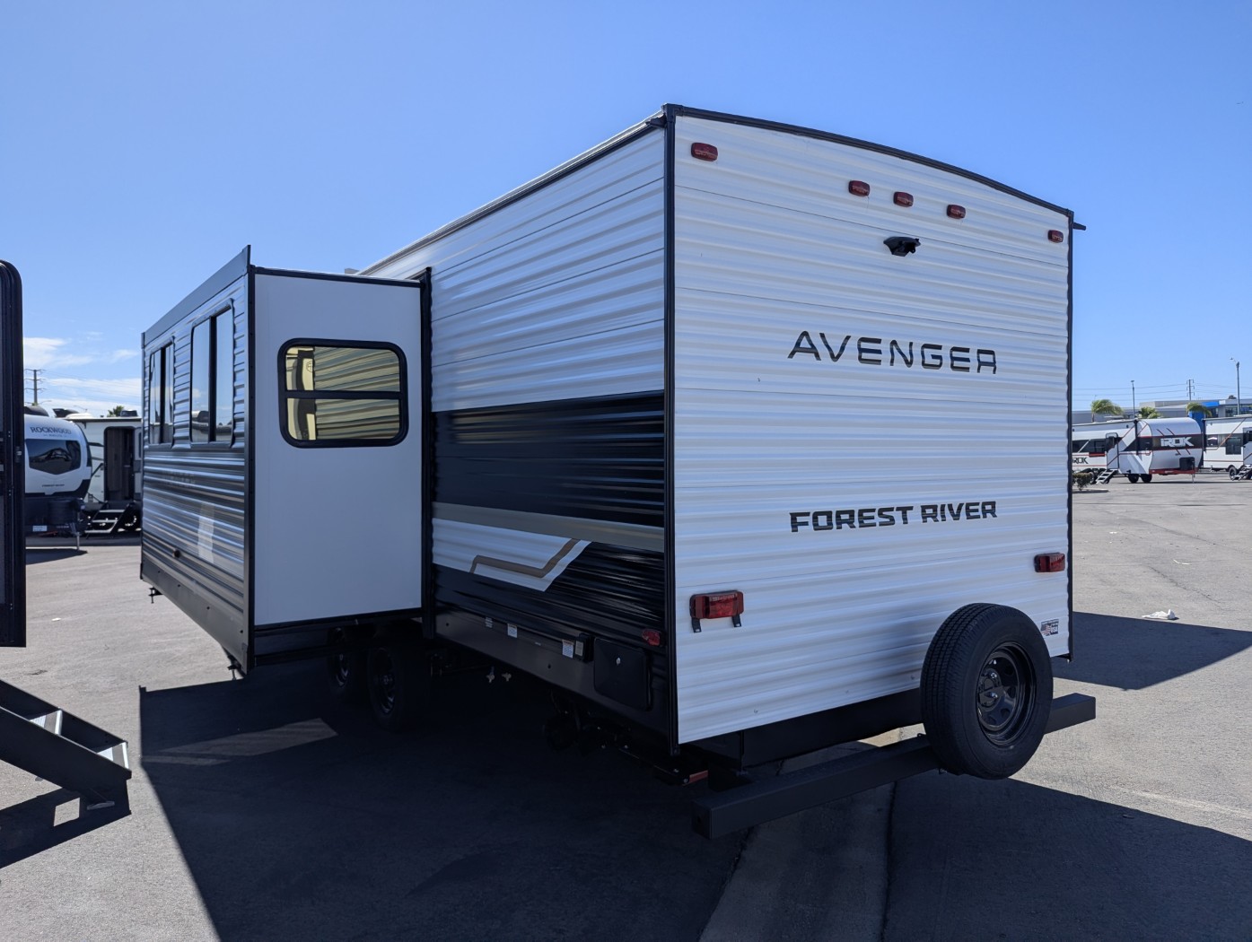 2027 Forest River Avenger 26DBS - Image 3