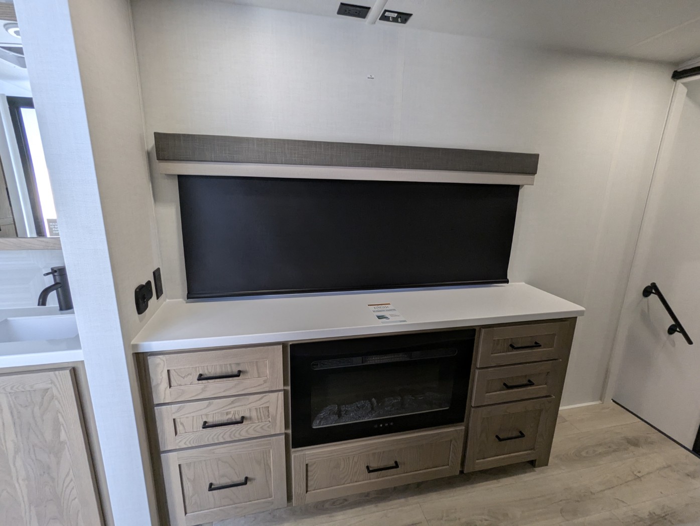2026 Forest River Rockwood Signature 401SFB - Image 18
