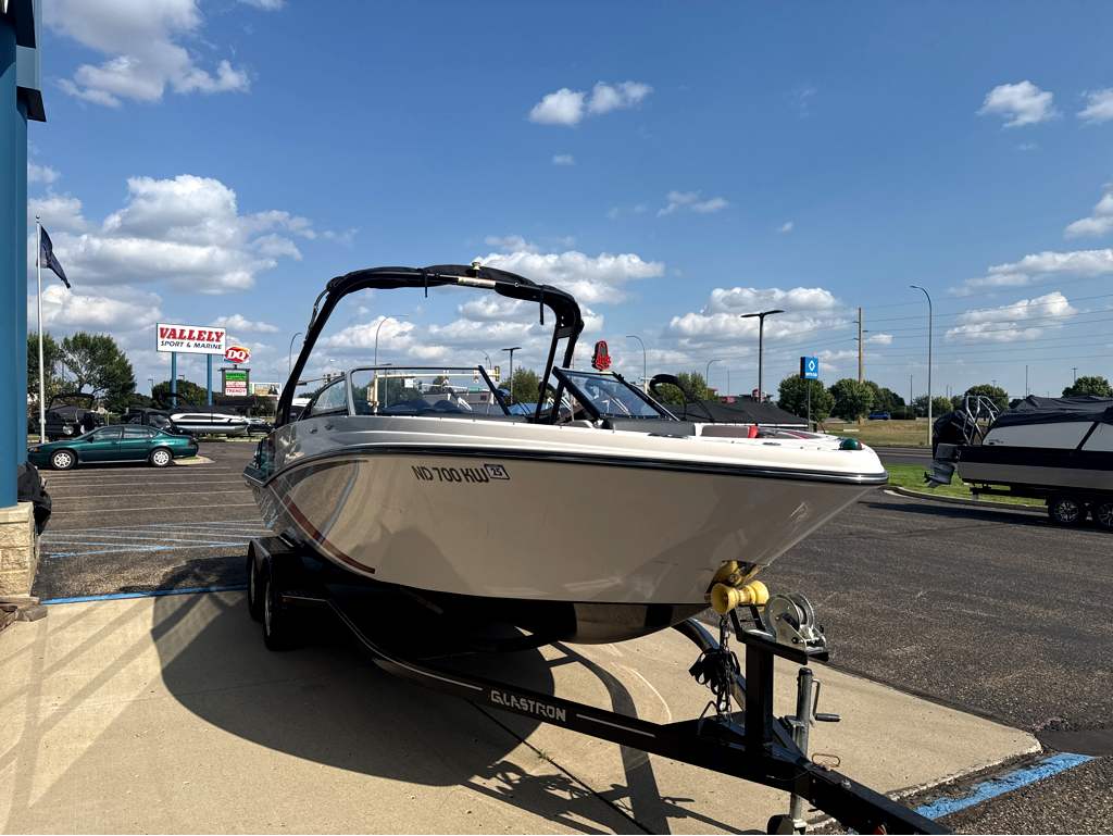 2016 Glastron GTS225 - Image 3