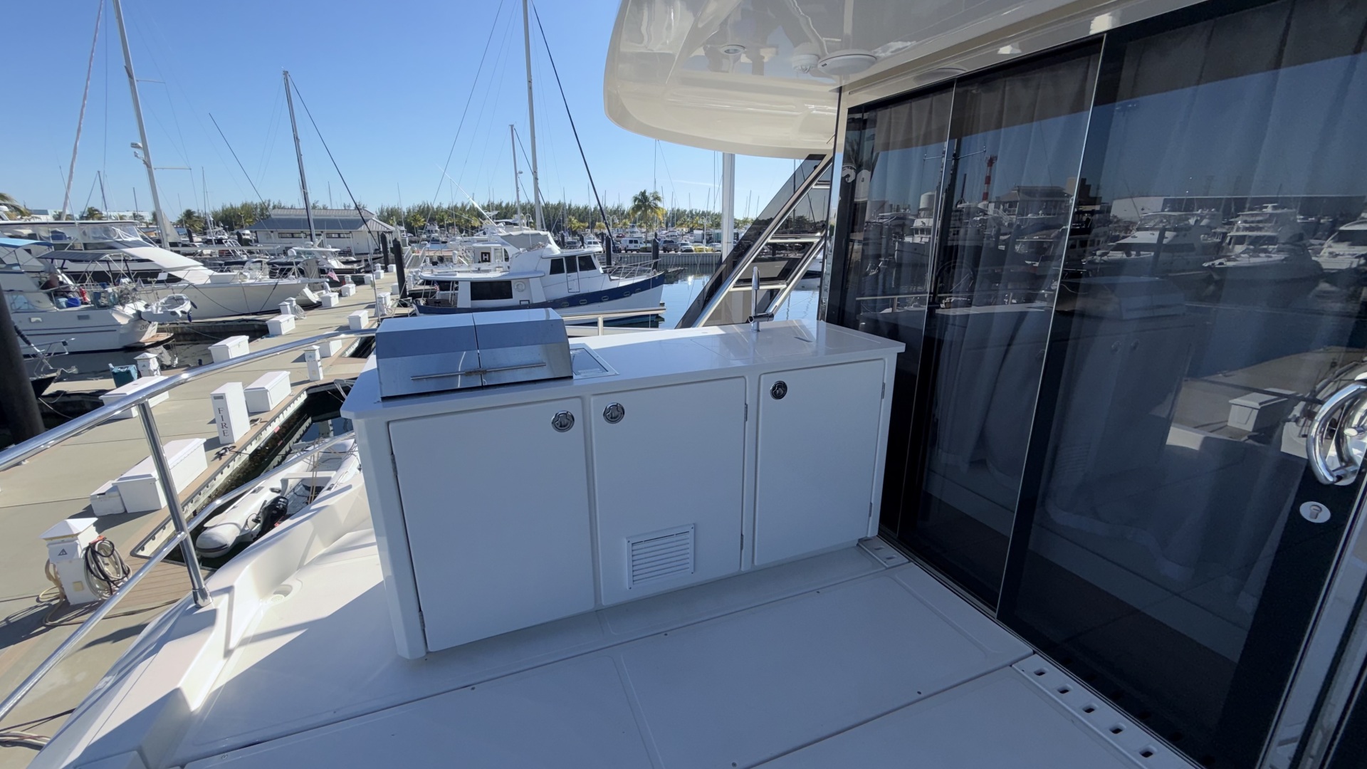 2025 Aquila 54 ENCLOSED BRIDGE - Image 20