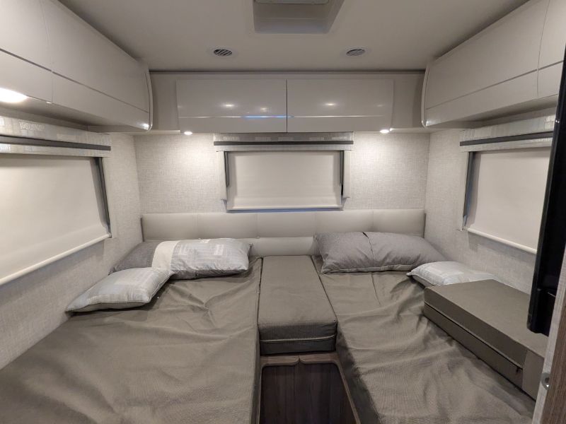 2025 Thor Motor Coach Axis