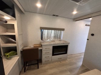 2025 FOREST RIVER GRAND SURVEYOR 302RDBS - Image 28