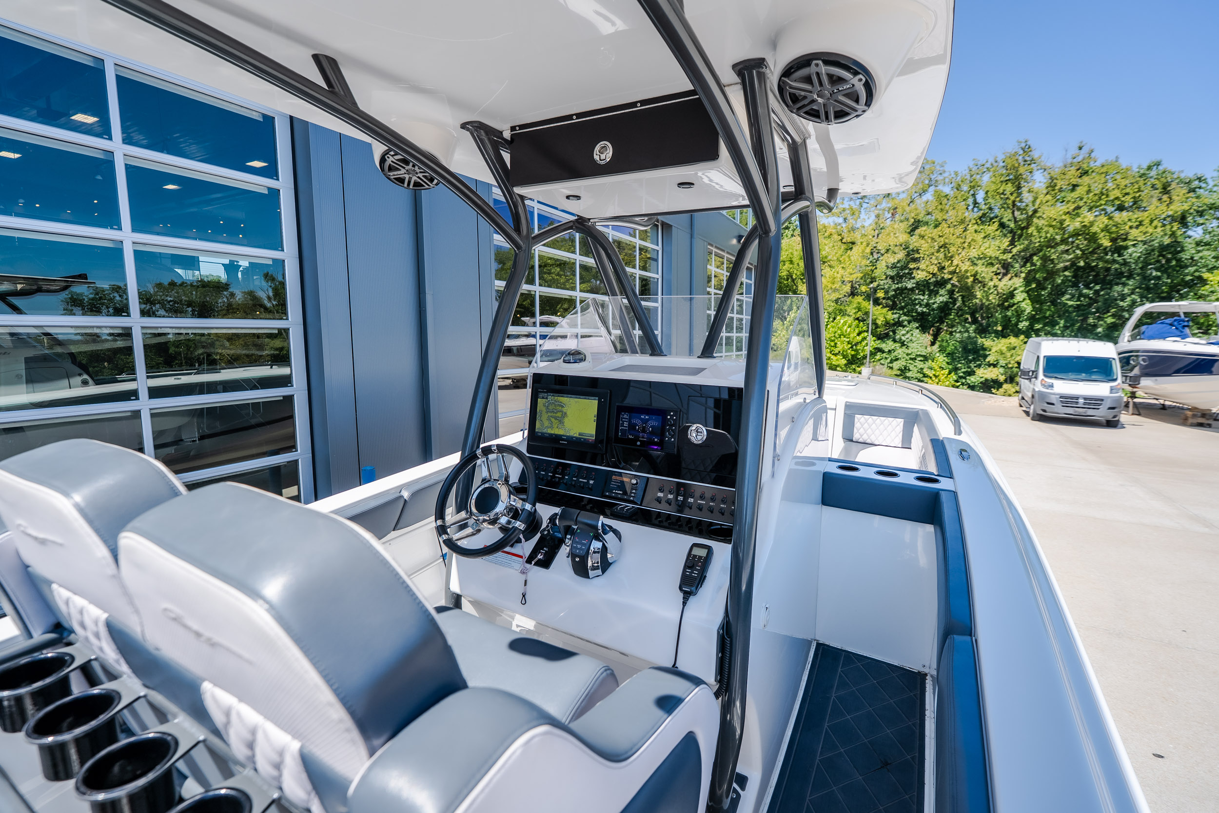 2019 Concept 36 CC - Image 29