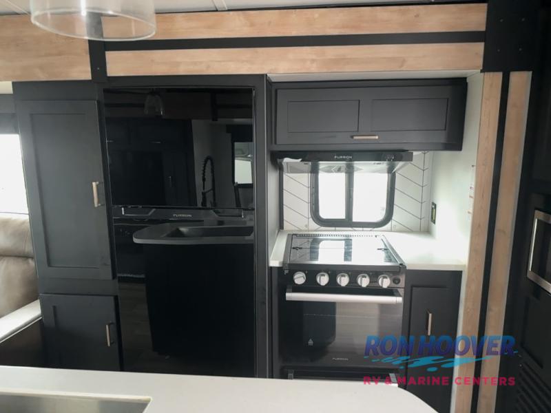 2023 KEYSTONE 330RL - Image 10