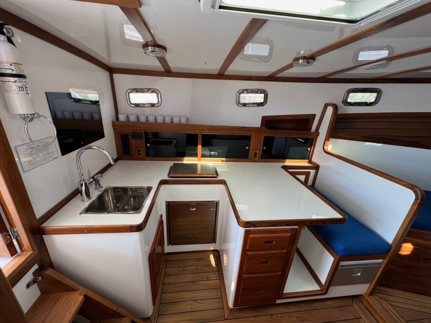 2022 Ellis 36 Express Cruiser - Image 23