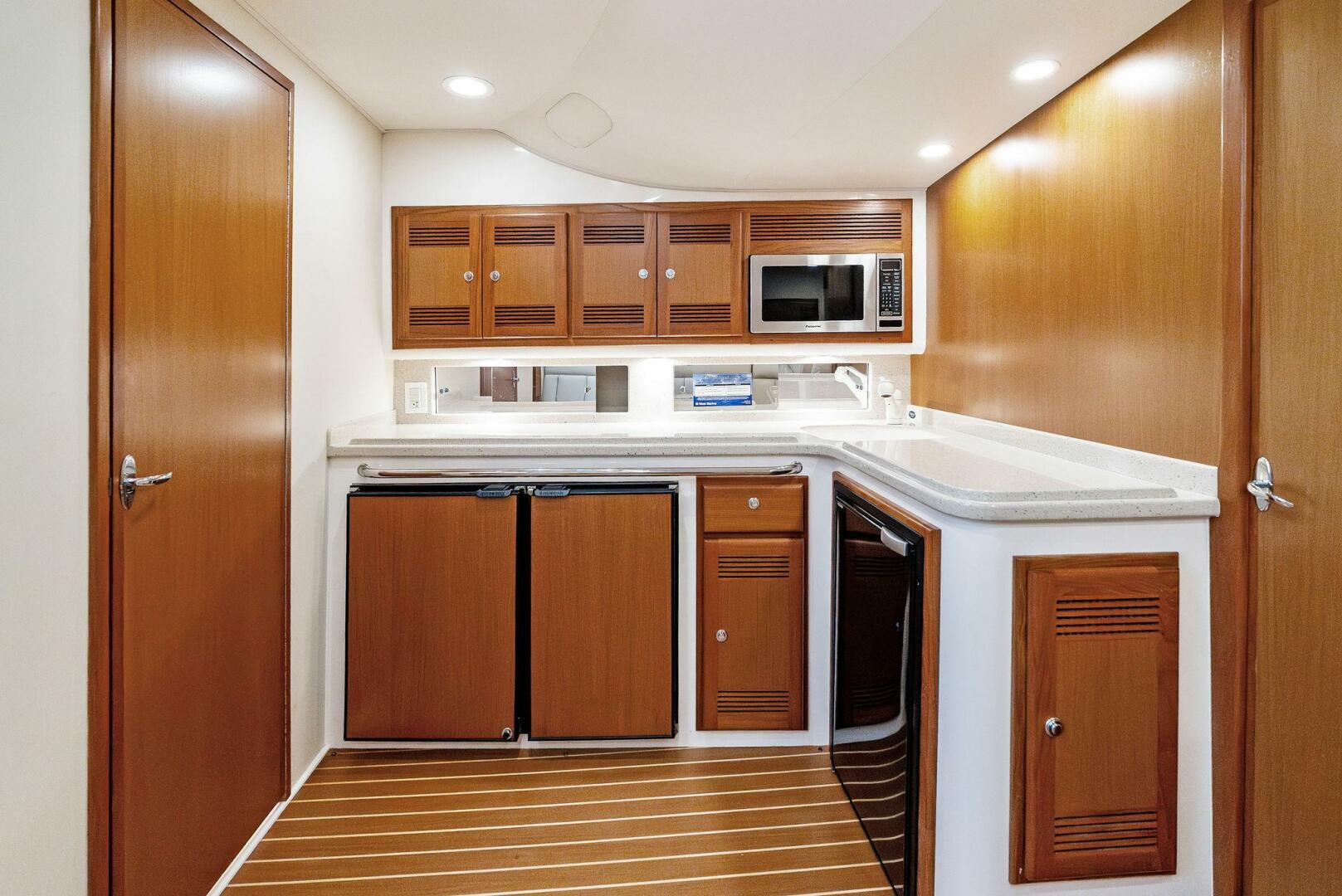 2004 Cabo 40 Hardtop Express - Image 23