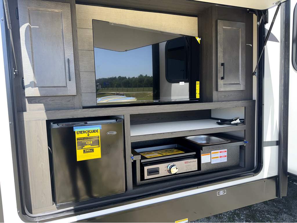 2026 VENTURE RV SPORTTREK 327VIK - Image 5