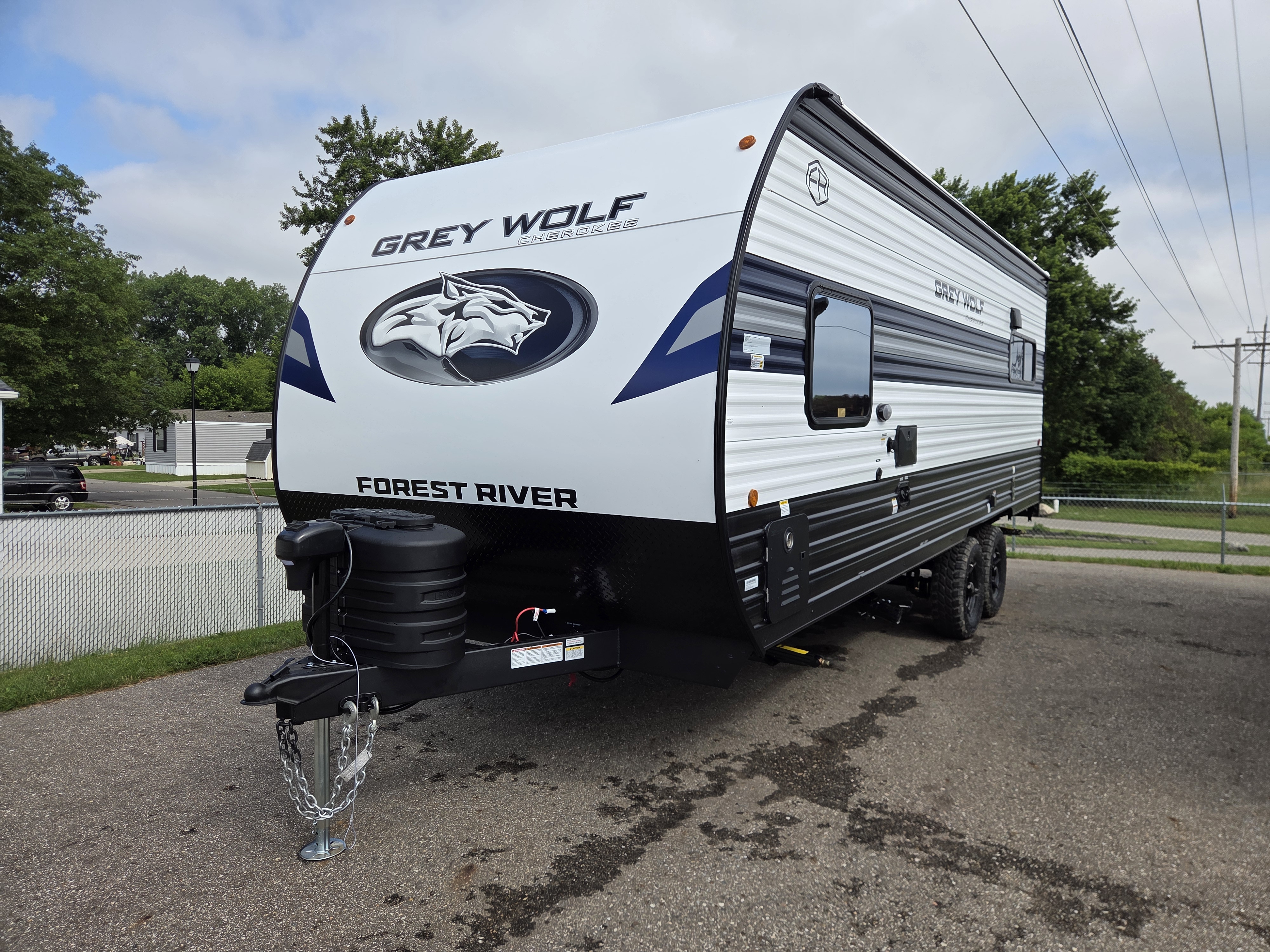 2027 Forest River Cherokee Grey Wolf 18RR - Image 4