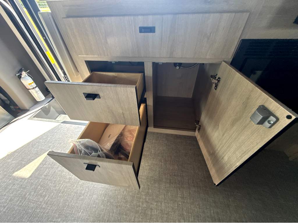 2027 Grand Design Lineage Series M 25FW - Image 21