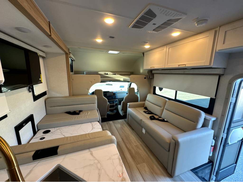 2027 THOR MOTOR COACH MAGNITUDE GA31 - Image 13