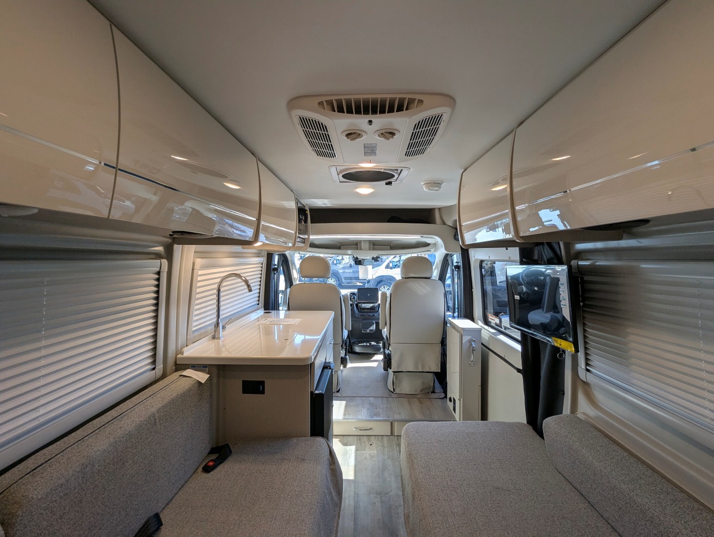 2026 Thor Motor Coach Tellaro