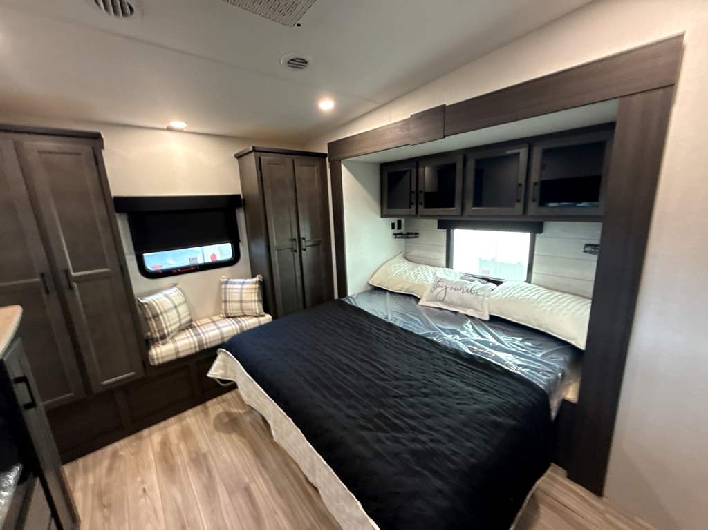 2026 VENTURE RV SPORTTREK 365VFL - Image 26