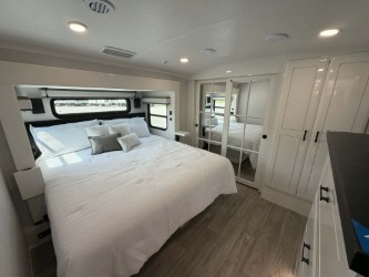 2027 JAYCO PINNACLE 32RLTS - Image 24