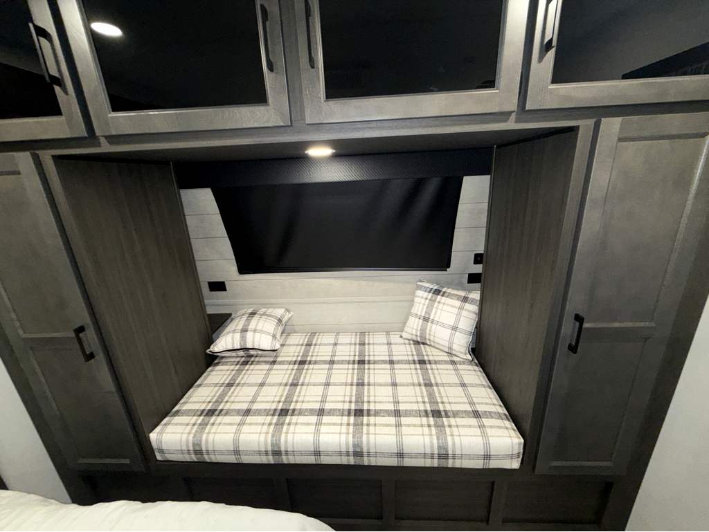 2026 VENTURE RV SPORTTREK 343VIK - Image 25