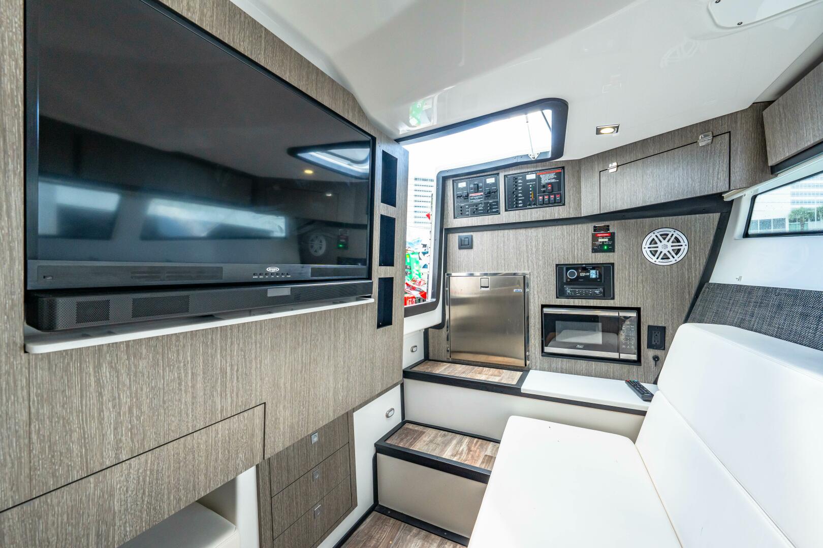2023 Monterey 385SS - Image 4