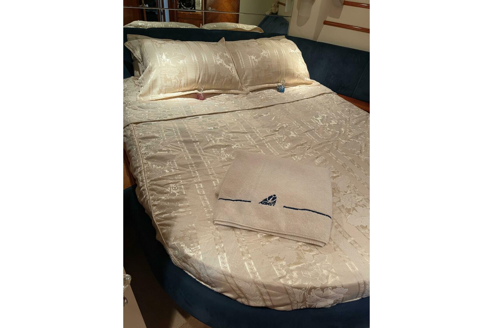2000 Azimut 46 Flybridge MY - Image 3