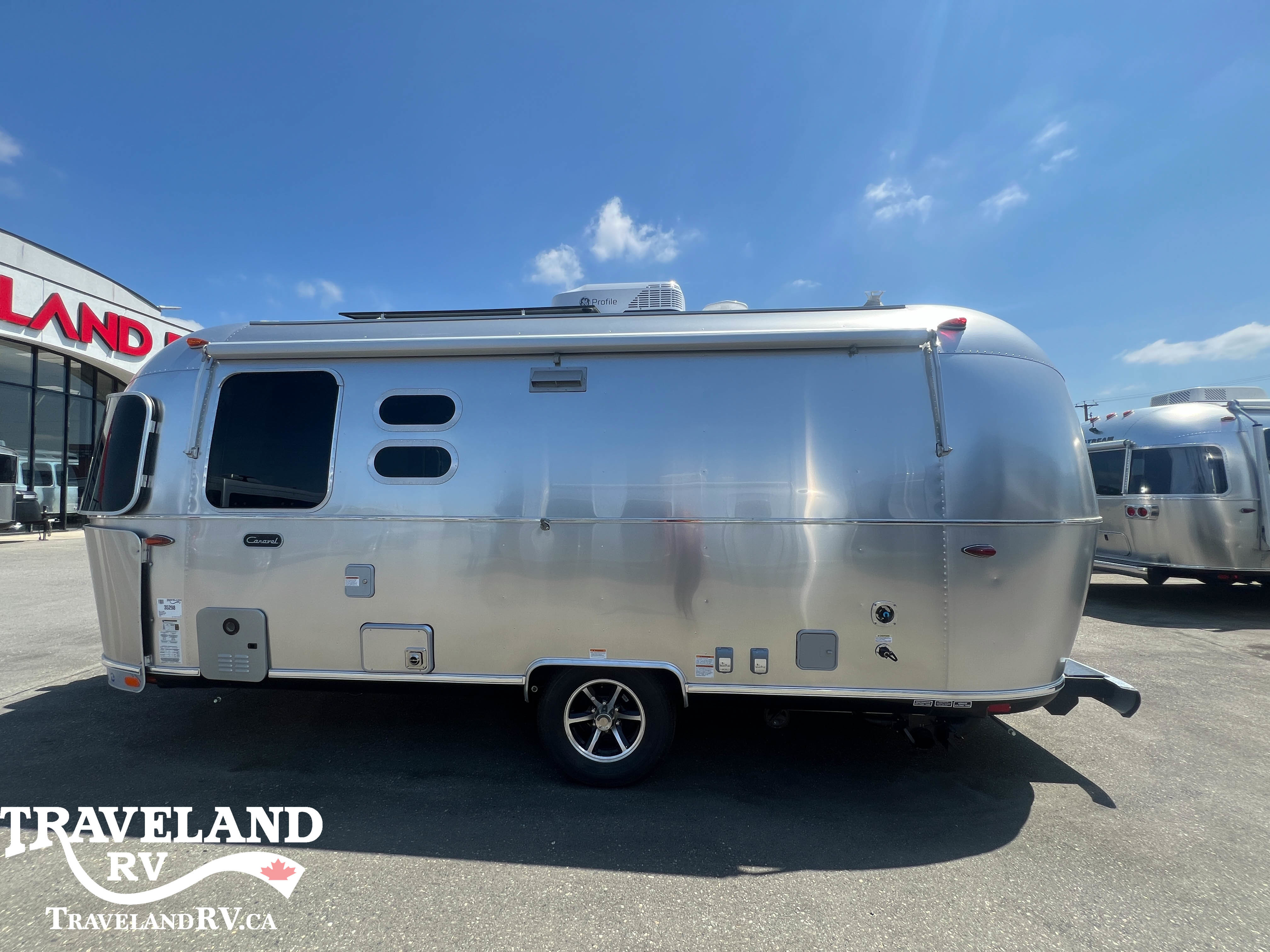 2025 Airstream Caravel 22FB - Image 5