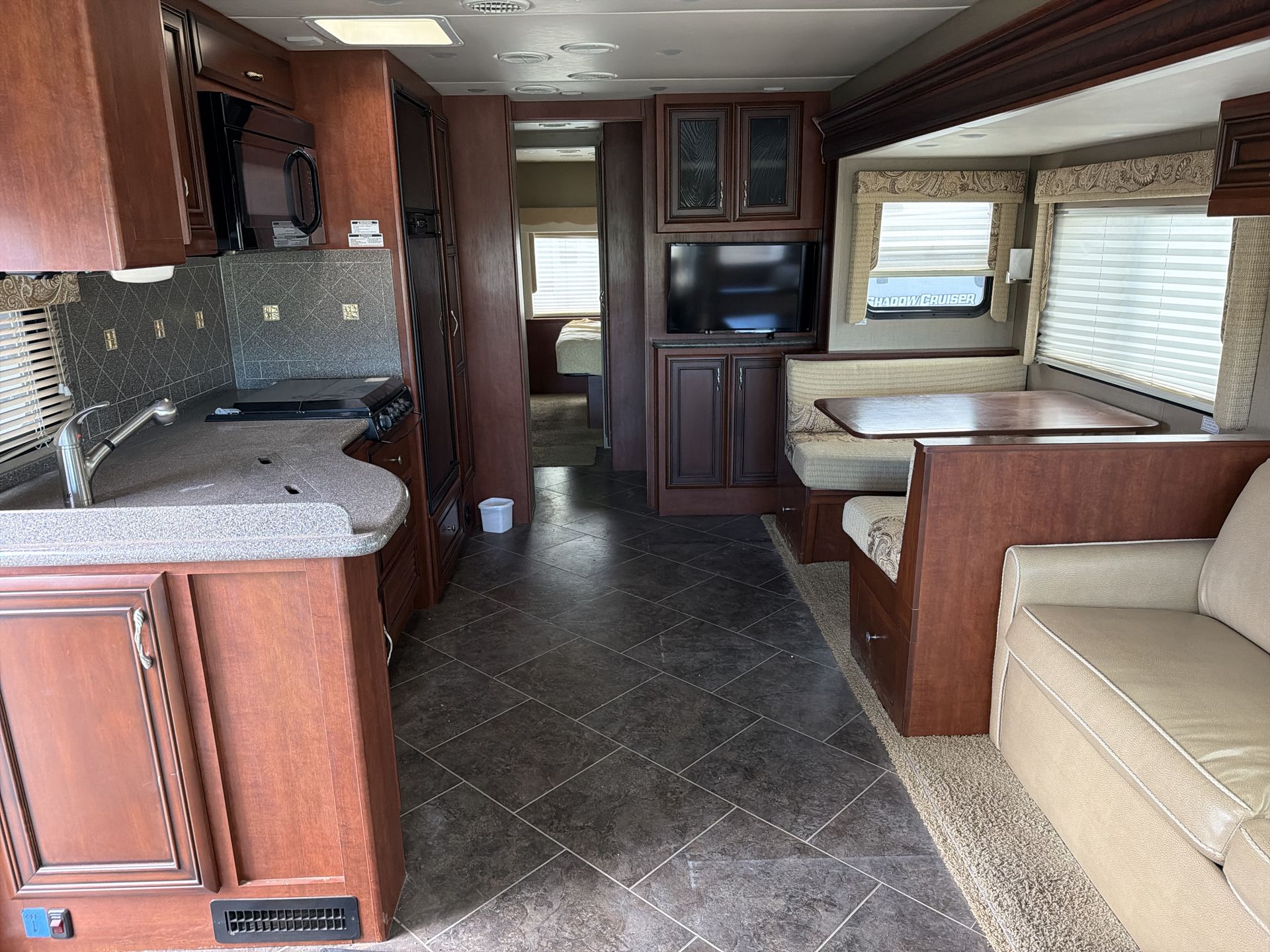 2014 Newmar Bay Star 3309 - Image 33