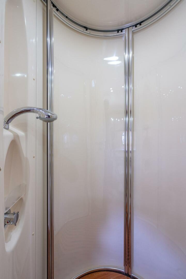 2009 Azimut 62E - Image 39