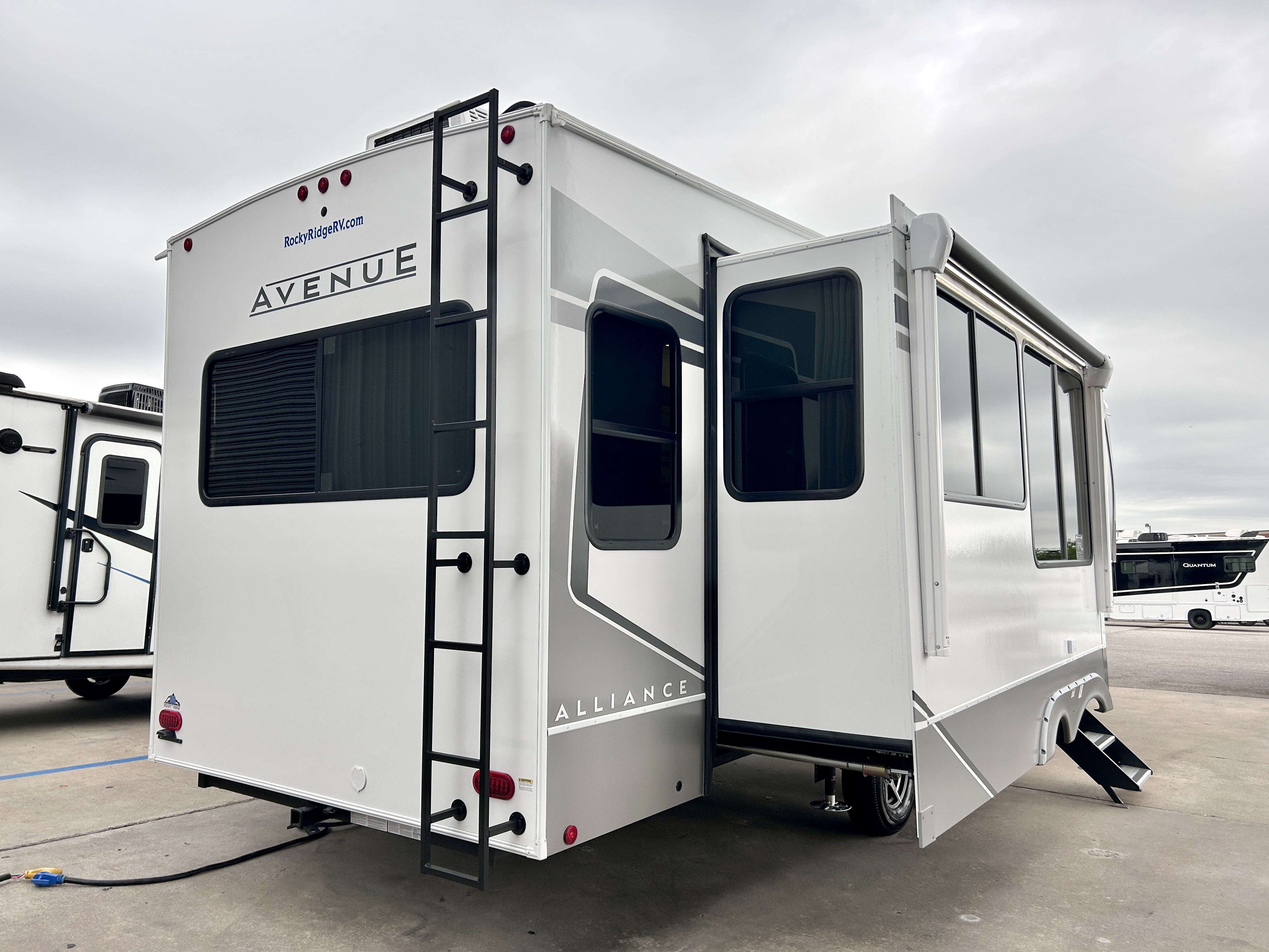 2026 Alliance RV Avenue 32RLS - Image 7