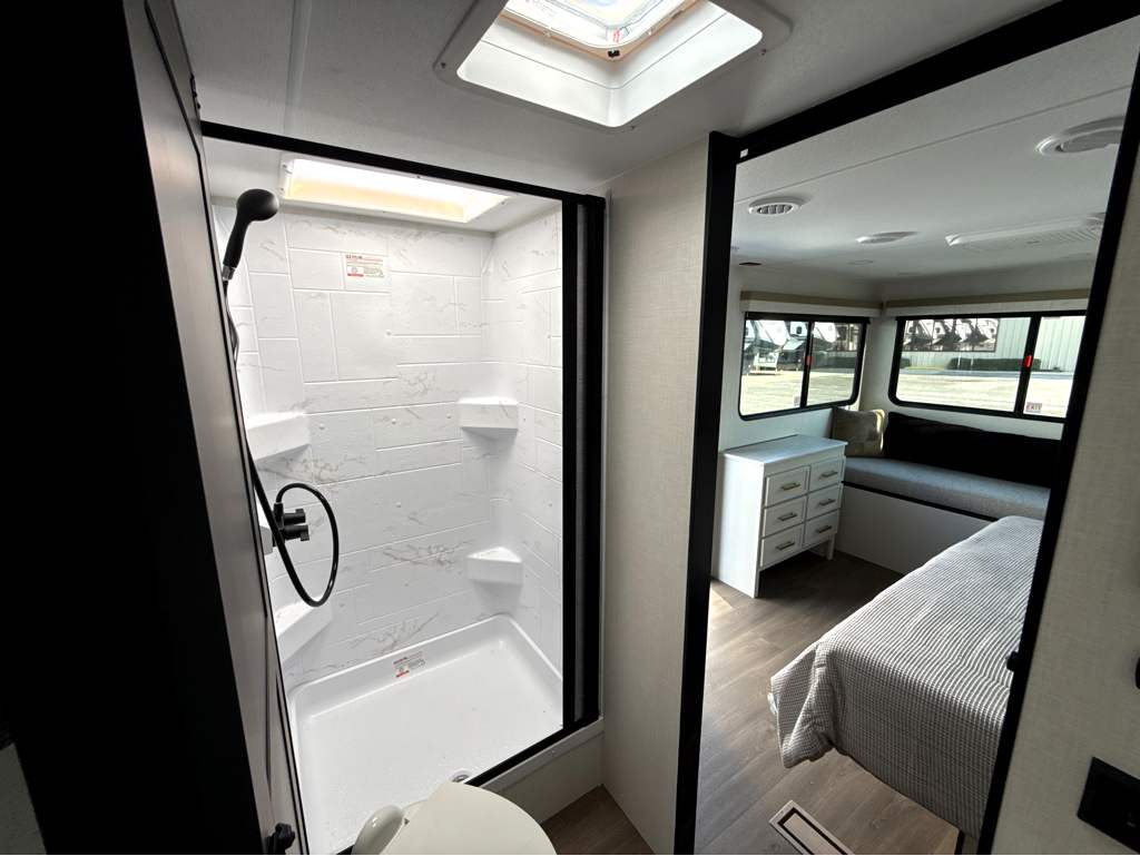 2027 VENTURE RV STRATUS 282VFD - Image 14