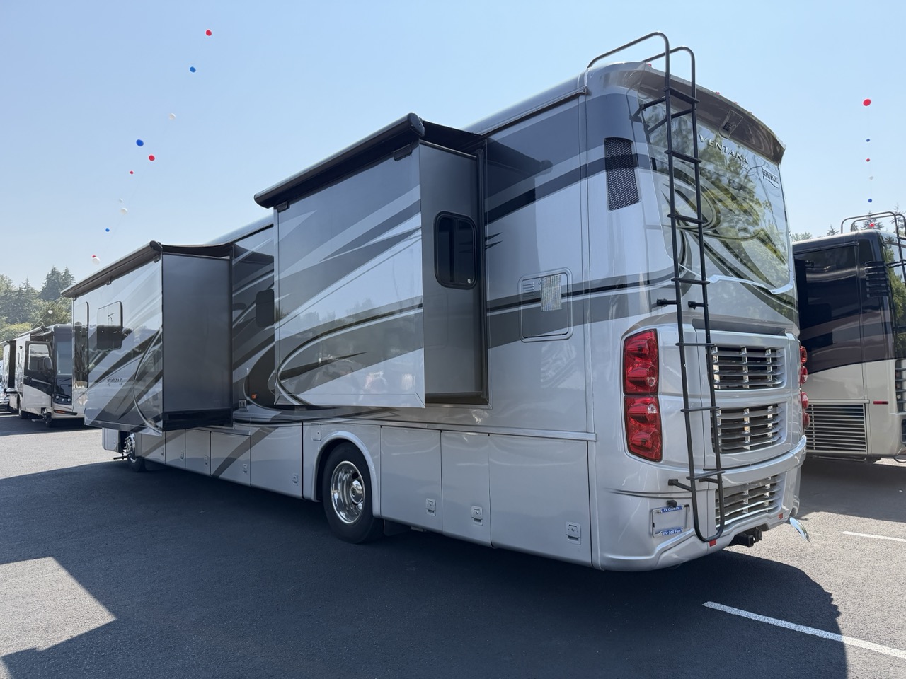 2016 Newmar Ventana LE 4044 - Image 2