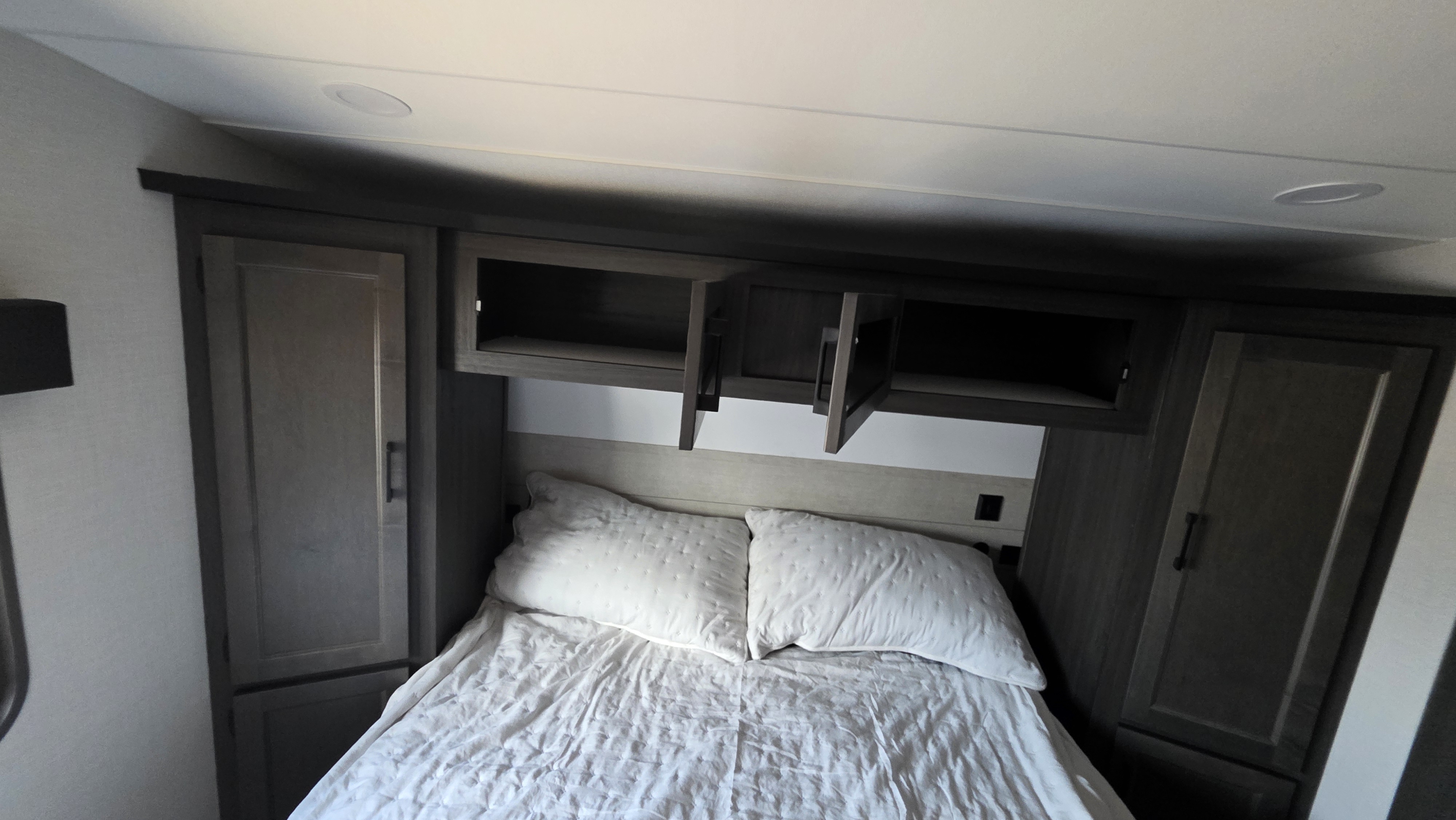 2027 VENTURE RV SPORTTREK 312VTB - Image 23