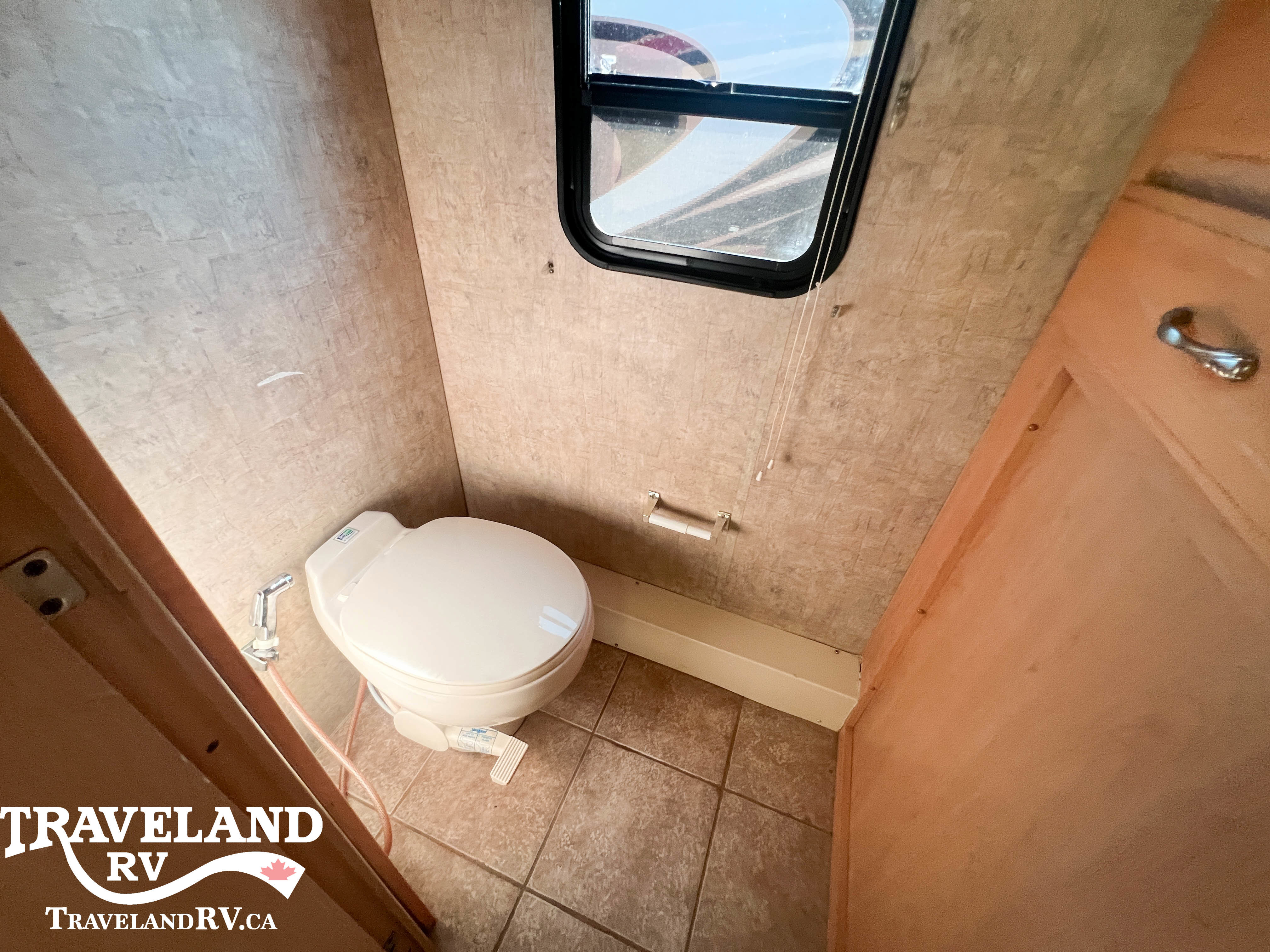 2005 COACHMEN CROSS COUNTRY SE 40 - Image 32