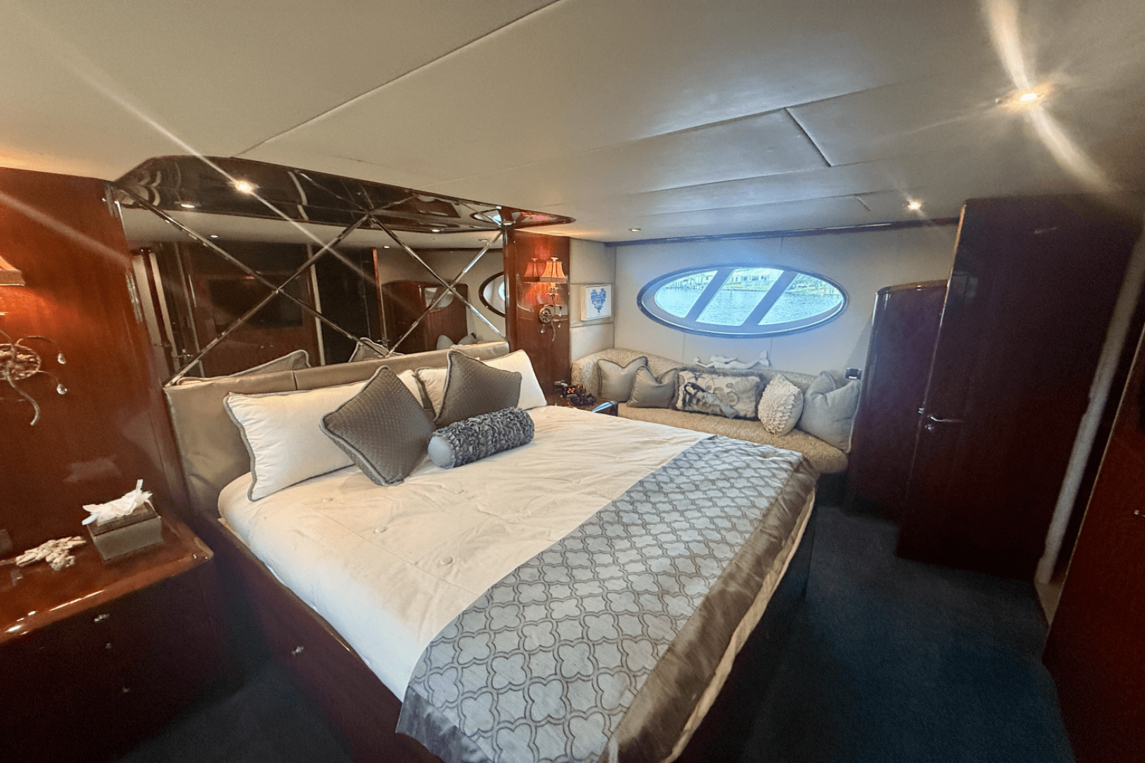 2005 68 FLYBRIDGE - Image 25