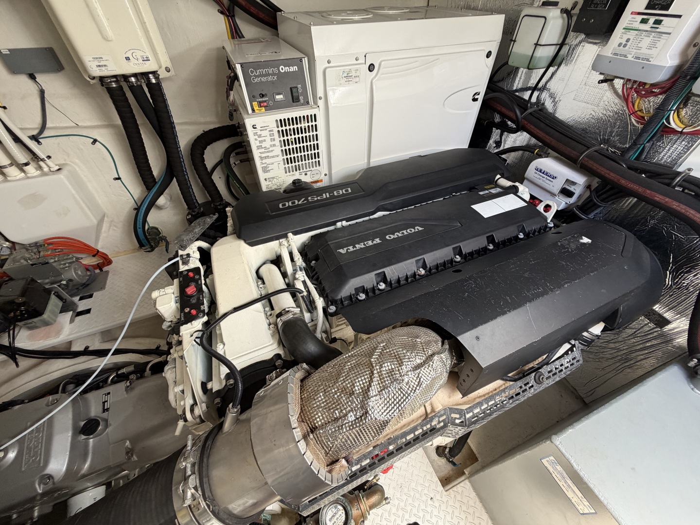 2020 Cruisers Yachts 50 CANTIUS - Image 18