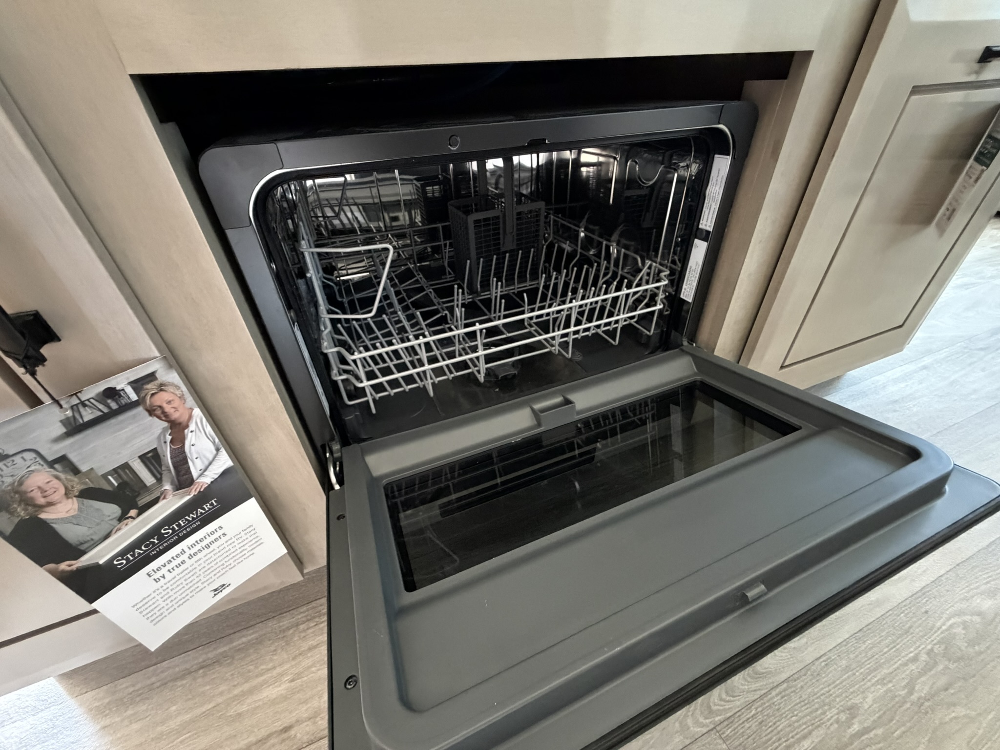2027 JAYCO PINNACLE 32RLTS - Image 35