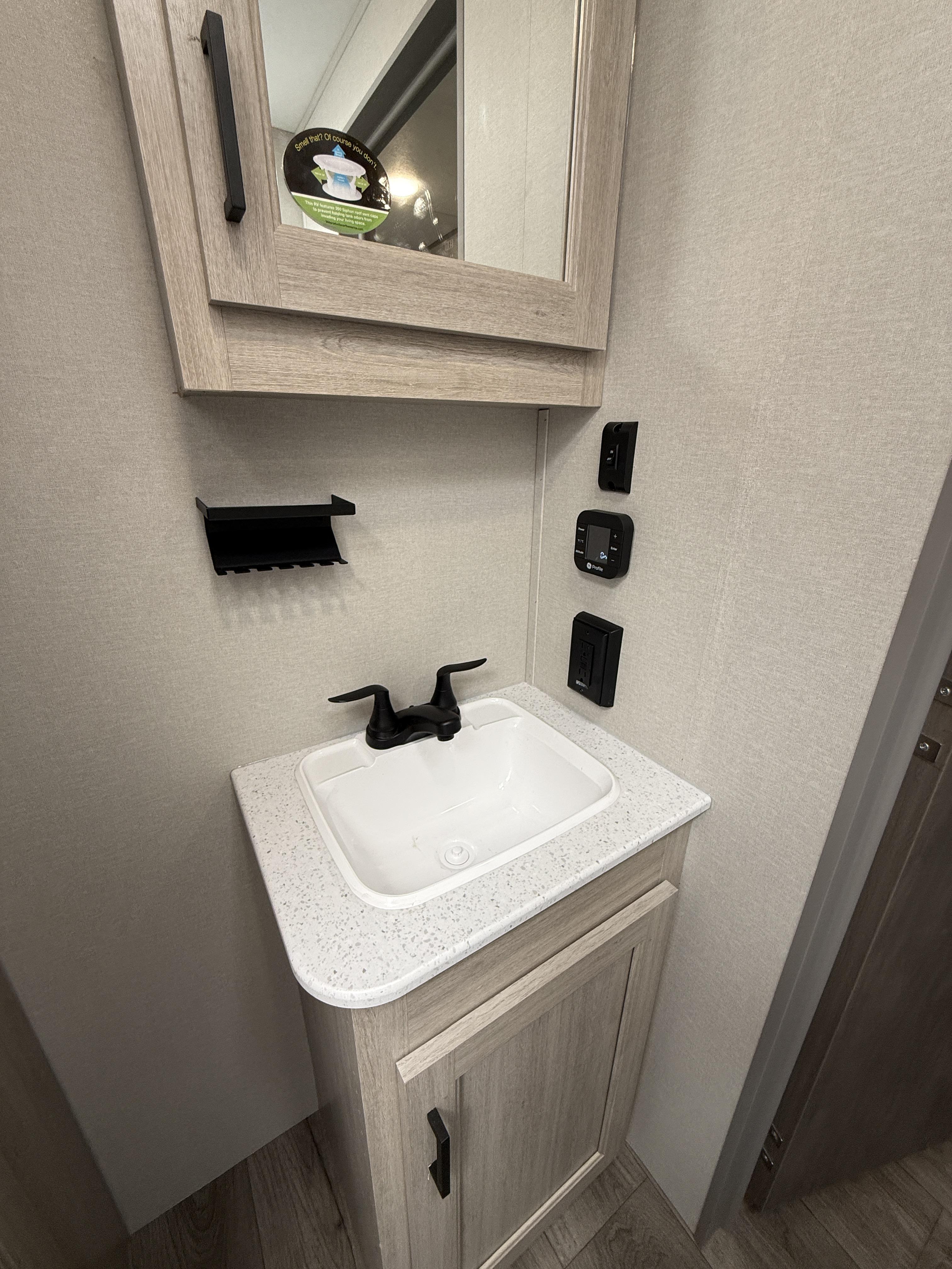 2026 Coachmen Catalina Legacy Edition 283RNR - Image 25