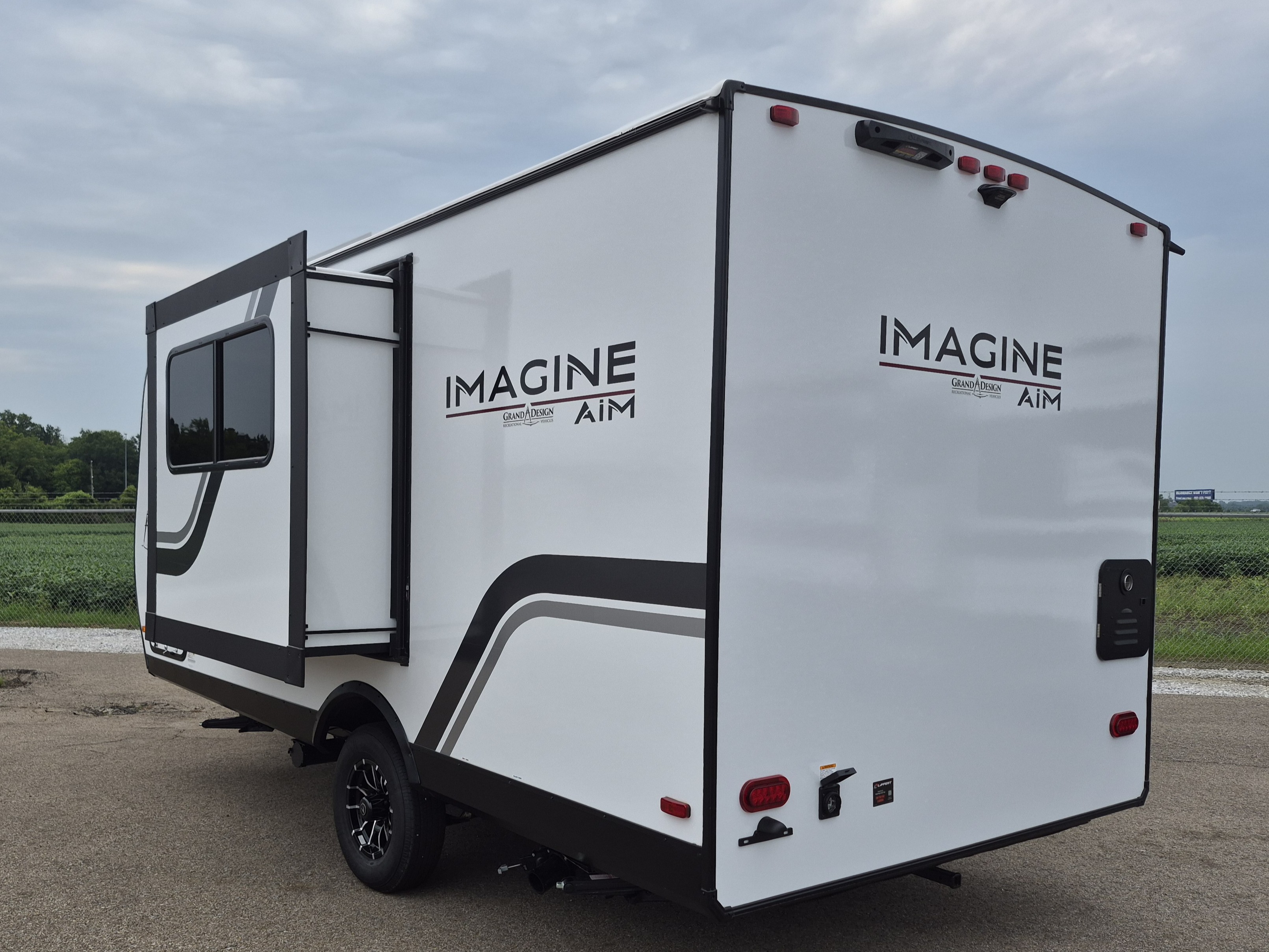 2027 GRAND DESIGN IMAGINE AIM 16MLA - Image 3