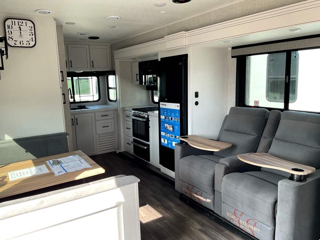 2025 JAYCO Eagle 230 MLCS HT - Image 7