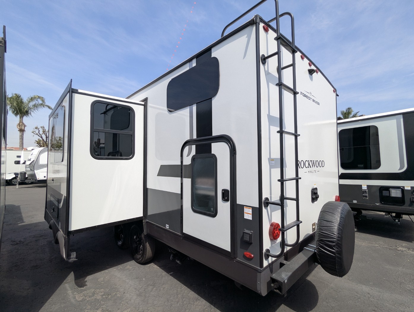 2026 Forest River Rockwood Mini Lite 2520BH - Image 4