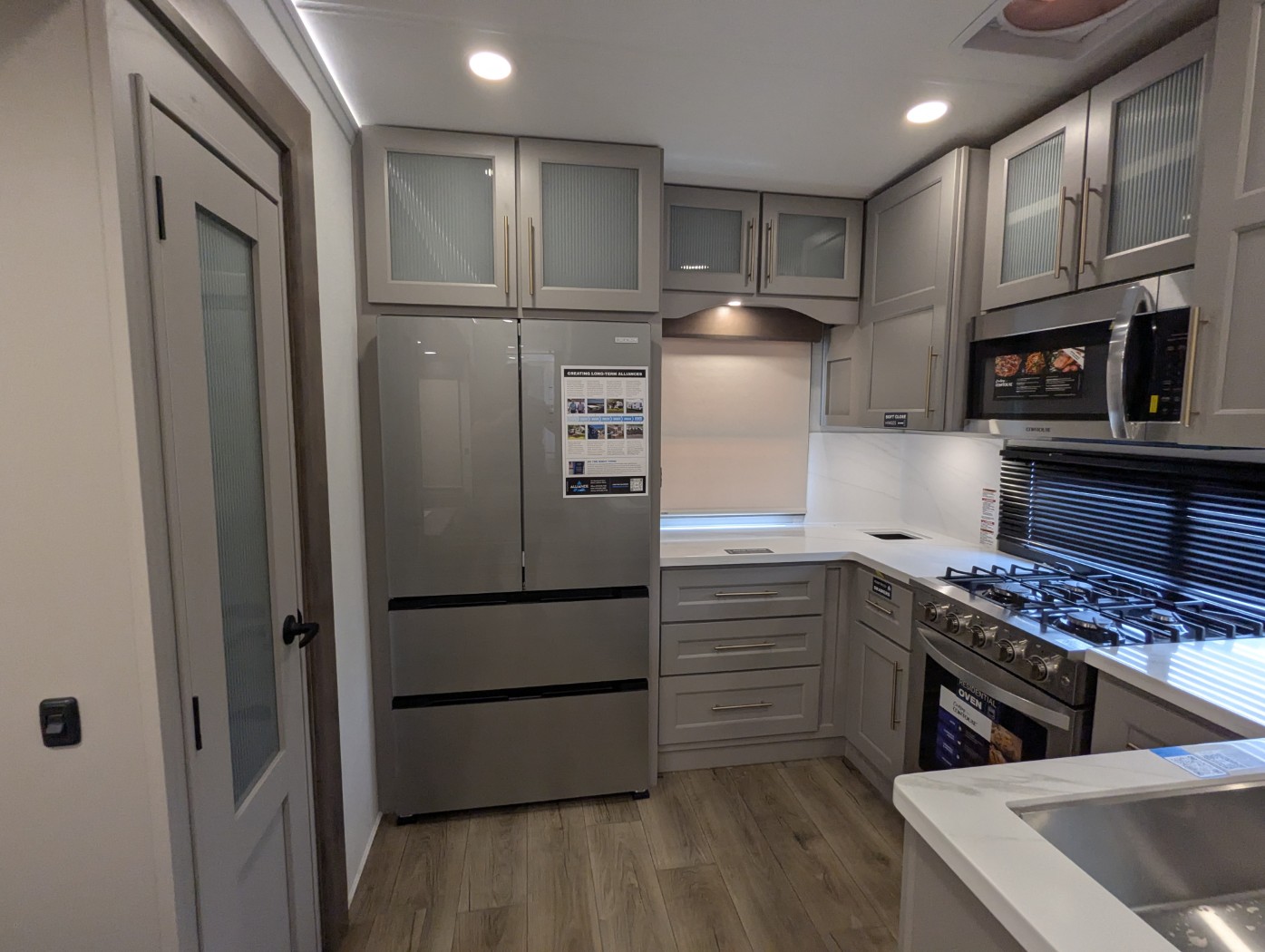 2026 Alliance RV Paradigm 382RK - Image 32