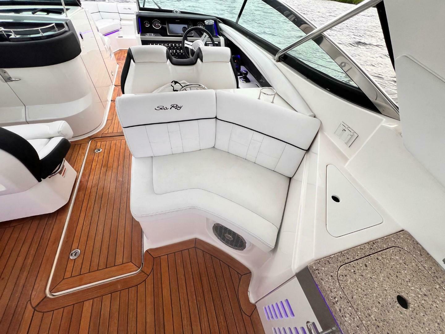 2014 Sea Ray SLX 350 - Image 10