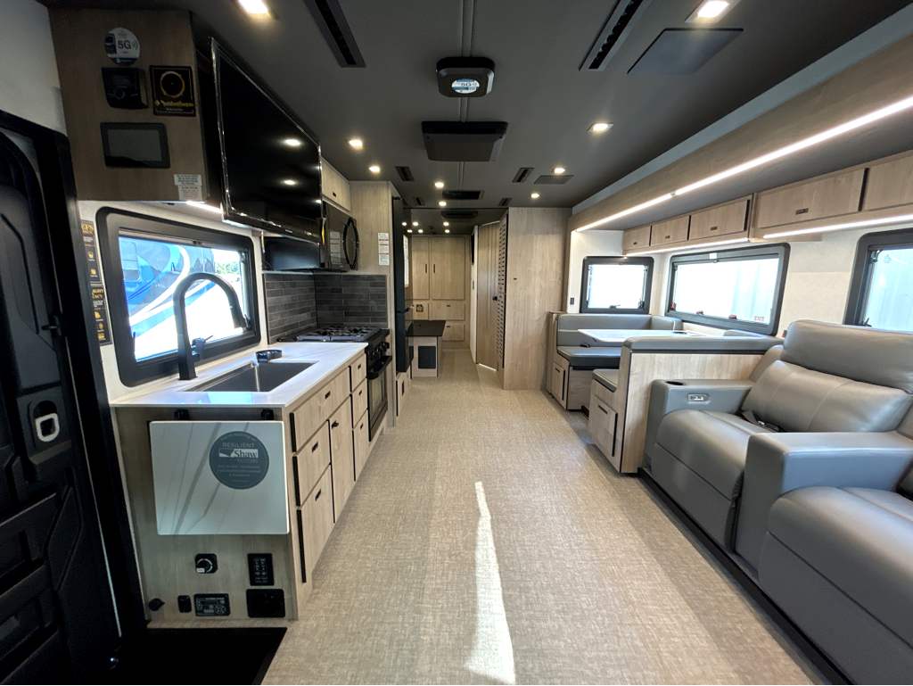 2026 GRAND DESIGN LINEAGE SERIESF 31ZW - Image 15