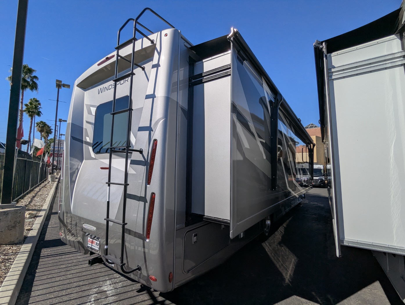 2026 Thor Motor Coach Windsport 35R - Image 5