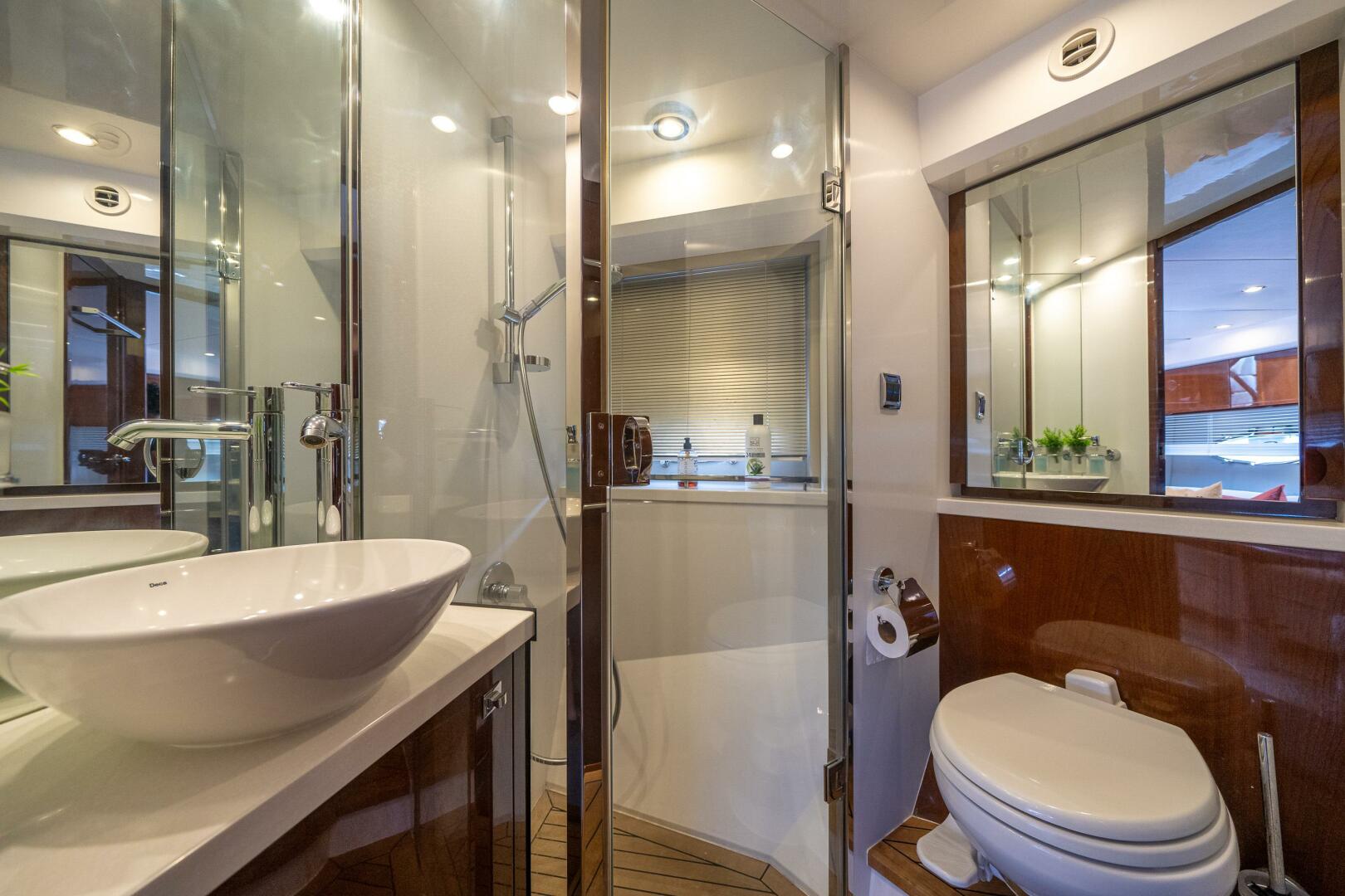 2012 Princess V52 - Image 27