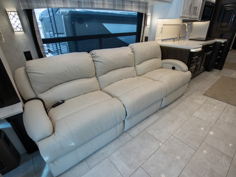 2022 Entegra Coach Anthem 44Z - Image 6