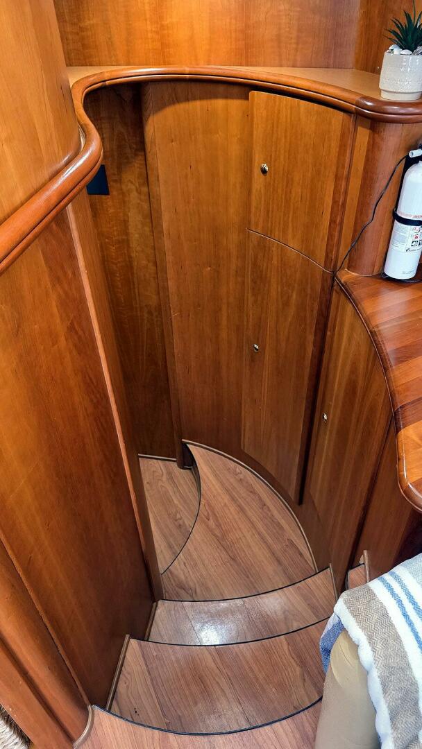 2001 Silverton 410 Sport Bridge - Image 21