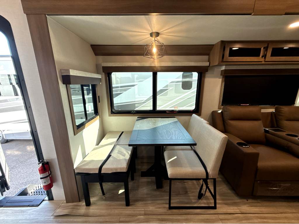 2027 VENTURE RV SPORTTREK 354VBH - Image 15