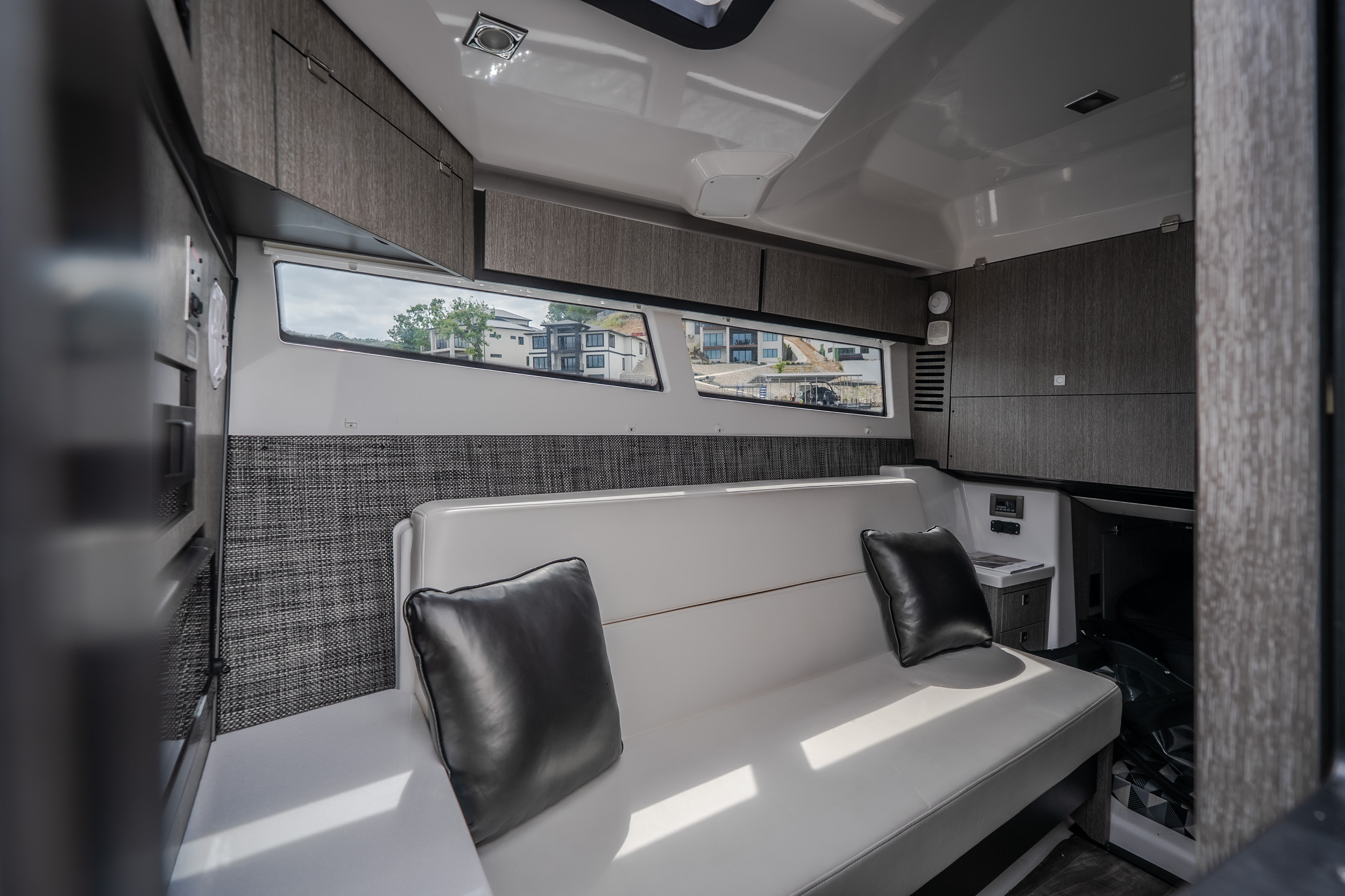 2025 Monterey 385SS - Image 27